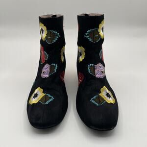 Betsey Johnson Women's Twiggy Black Floral Suede Embroidered Chelsea Boots 7.5M